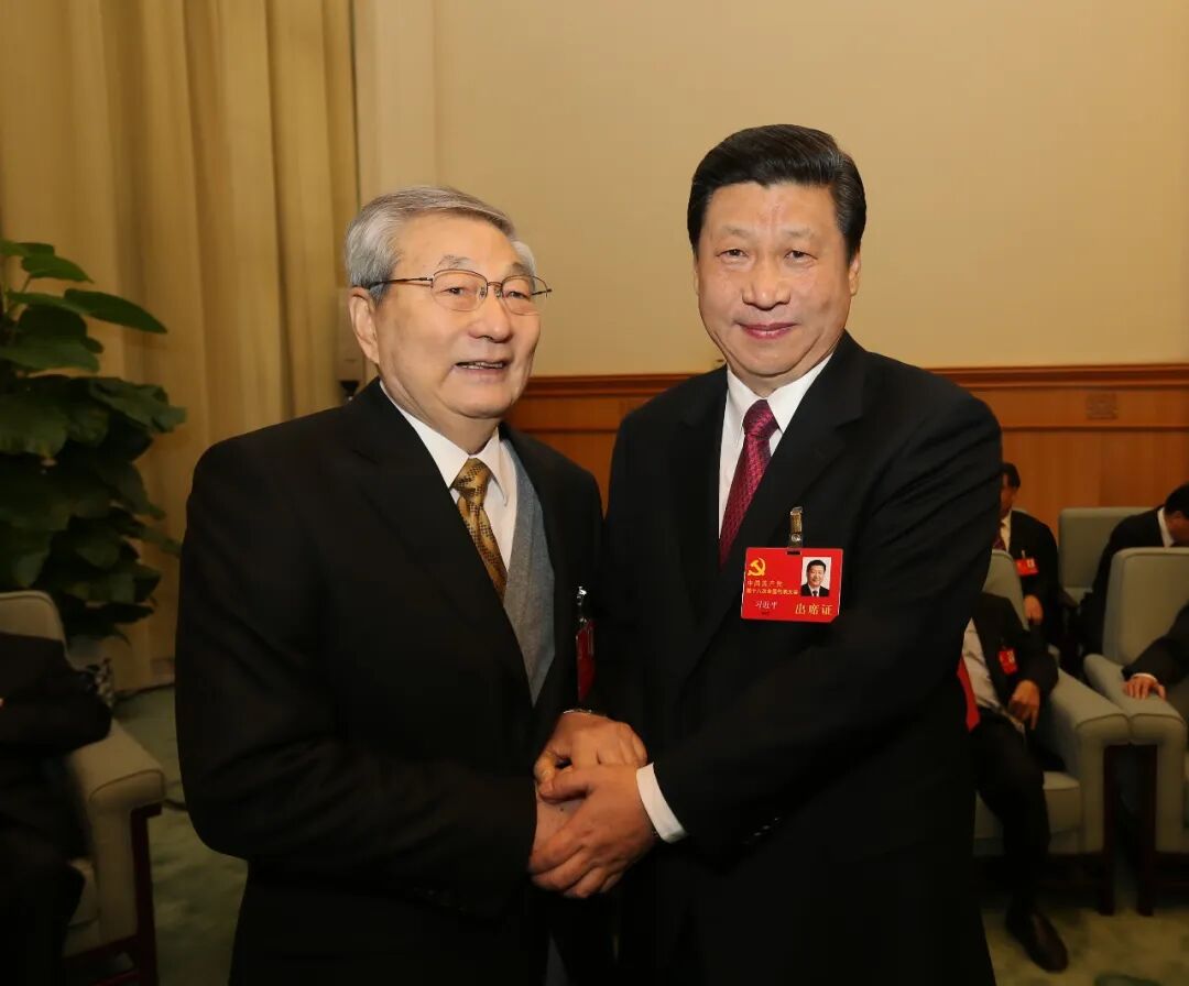 2012年11月14日,在党的十八大闭幕前,习近平同志同朱镕基同志在一起。.jpg