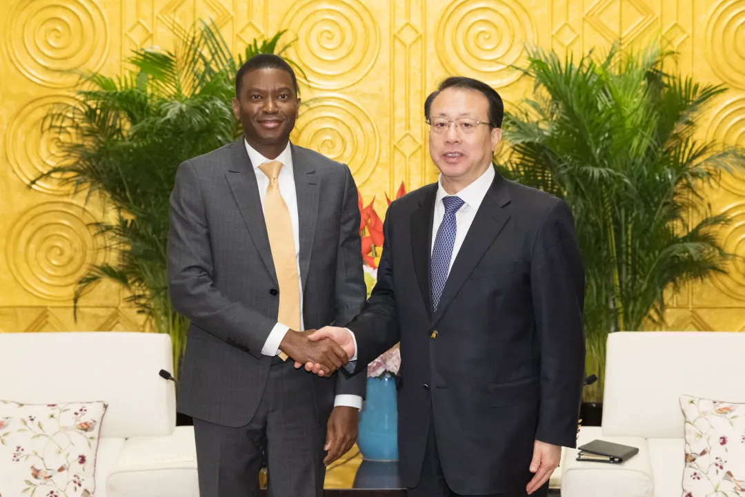 龚正会见格林纳达总理米切尔。记者 张春海 摄  .jpg