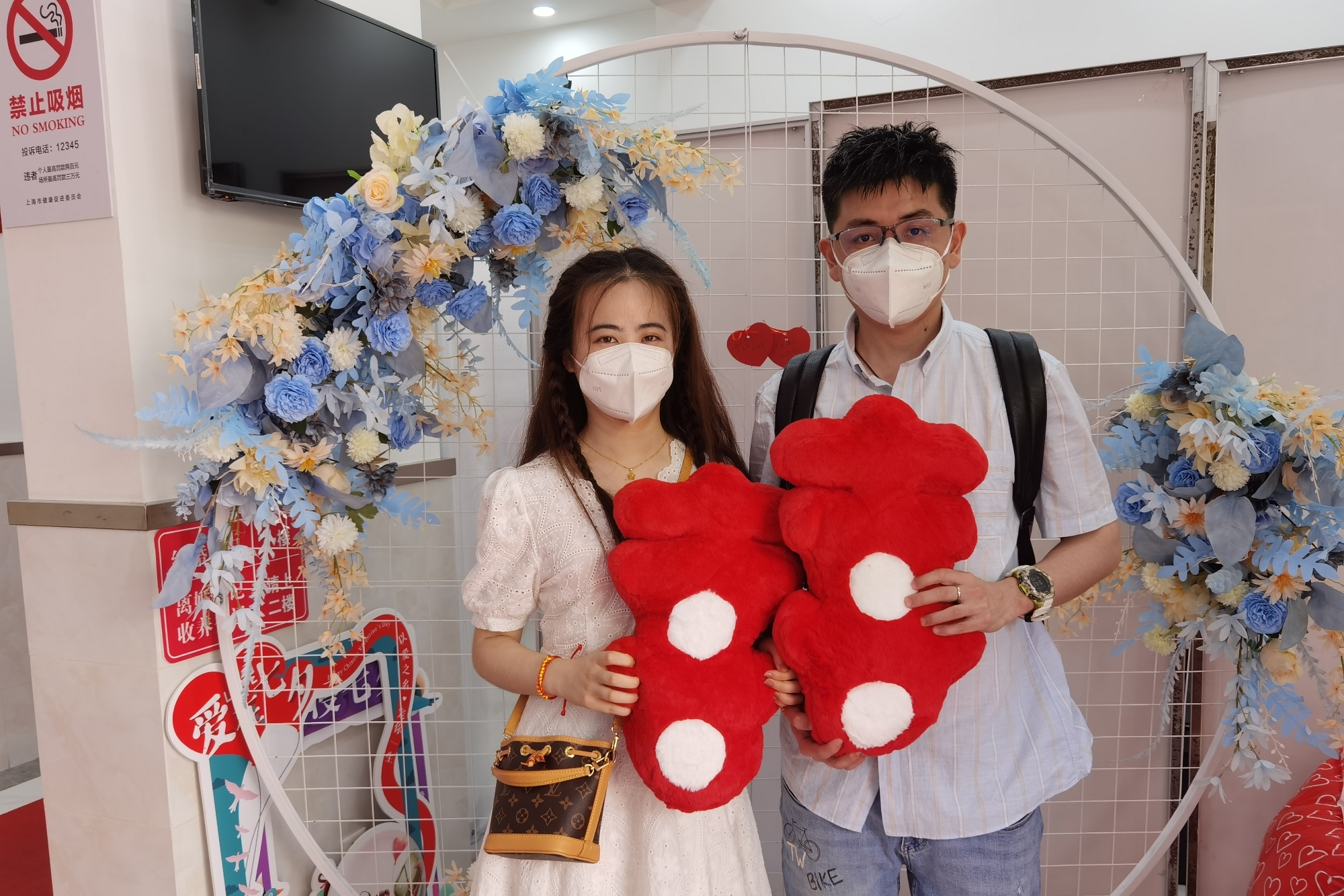 新人现场合影2.jpg 新人现场合影2.jpg