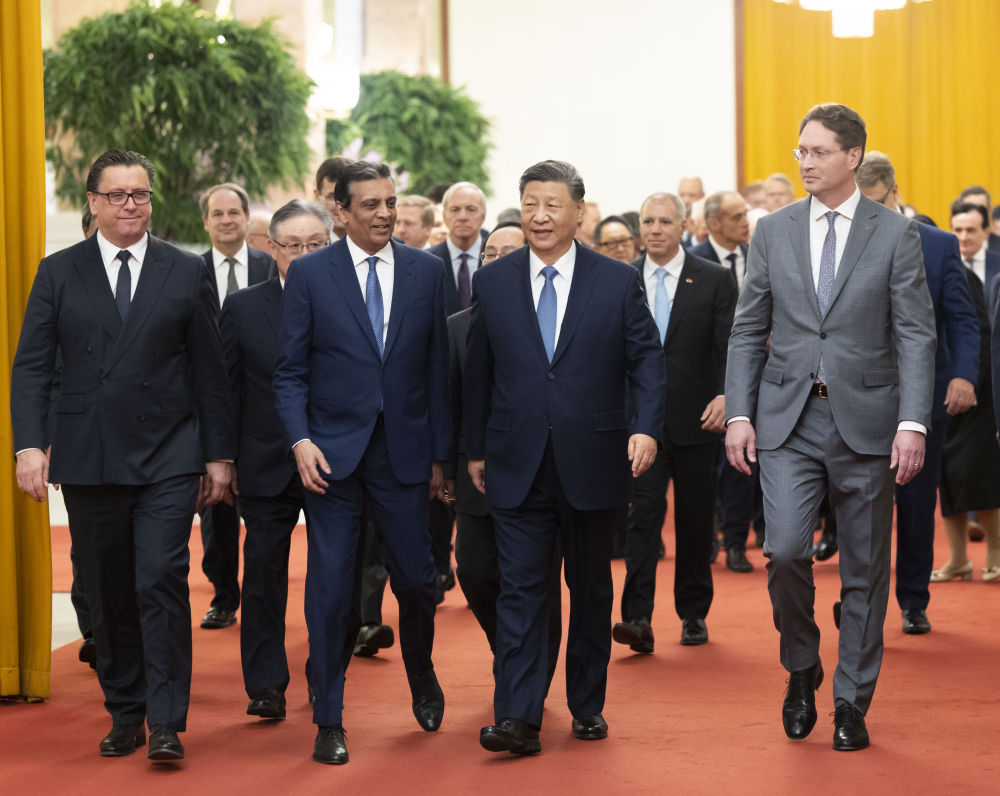 3月28日上午,国家主席习近平在北京人民大会堂会见国际工商界代表。新华社记者 黄敬文 摄.jpg 3月28日上午,国家主席习近平在北京人民大会堂会见国际工商界代表。新华社记者 黄敬文 摄.jpg