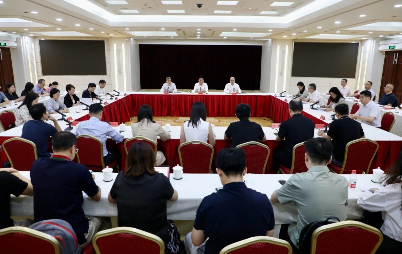 长宁区召开“人工智能+”特色赛道布局企业座谈会1.jpg