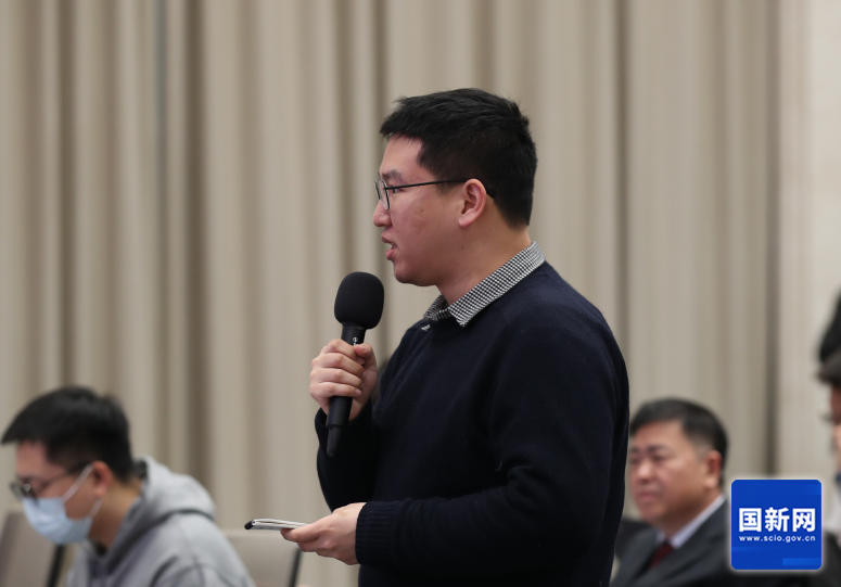 香港中评社记者提问(刘健 摄).png 香港中评社记者提问(刘健 摄).png