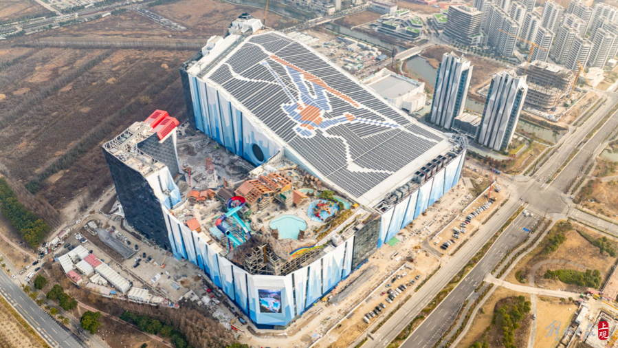上海临港新片区的耀雪冰雪世界项目施工现场一片火热.jpeg 上海临港新片区的耀雪冰雪世界项目施工现场一片火热.jpeg