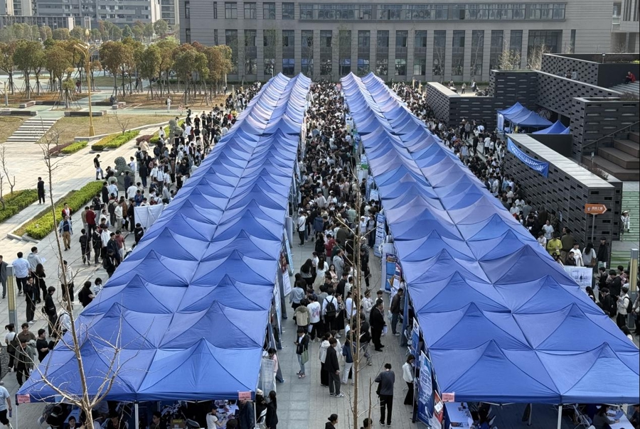 “临港五校”春季联合招聘会在上海电力大学临港校区举行.png “临港五校”春季联合招聘会在上海电力大学临港校区举行.png