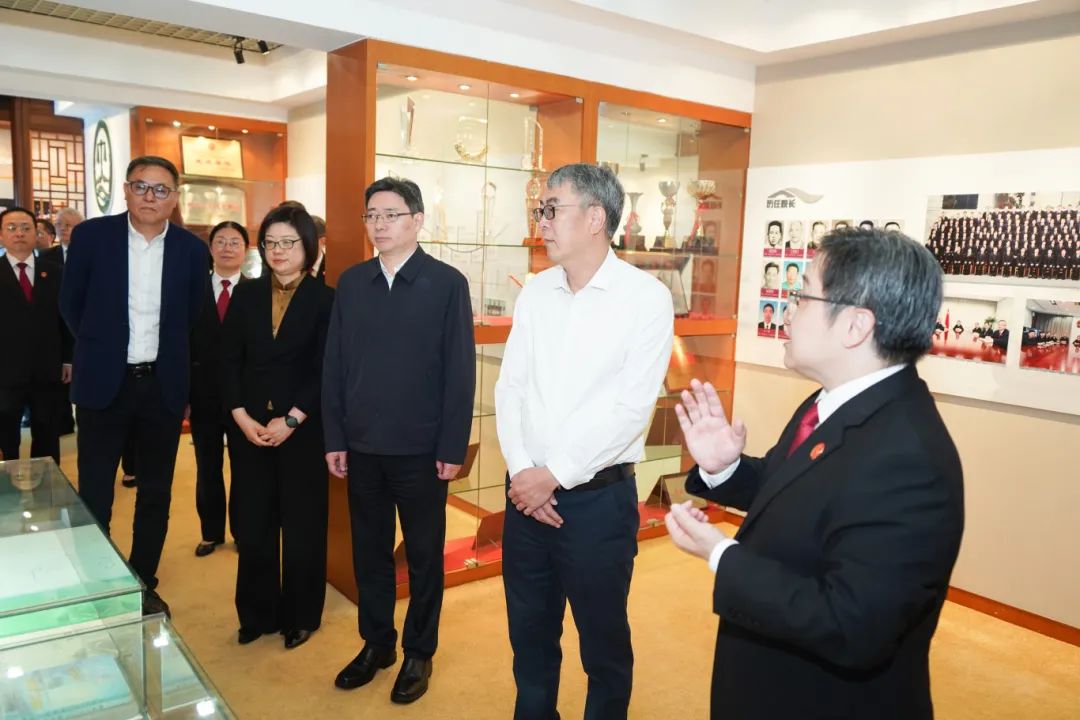 1105_083906_350.jpg 1105_083906_350.jpg