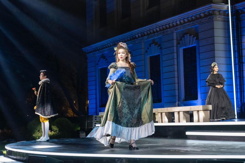 融合莎翁笔下人物的造型秀粉墨登场.jpeg 融合莎翁笔下人物的造型秀粉墨登场.jpeg