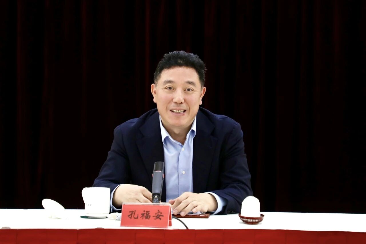 长宁区委召开区第十二次党代会报告征求社会各界人士意见座谈会2.jpg