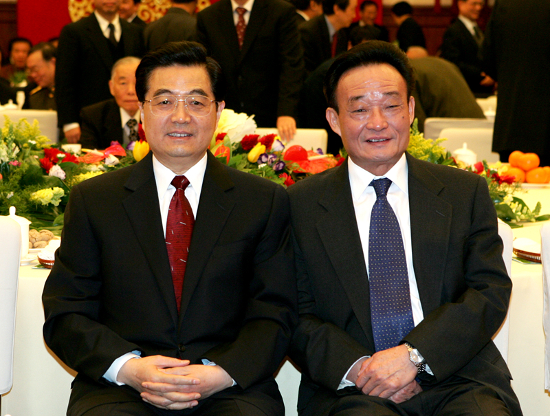 二〇〇五年一月一日,全国政协在北京举行新年茶话会。这是胡锦涛同志与吴邦国同志在一起。 新华社记者 樊如钧 摄.jpg 二〇〇五年一月一日,全国政协在北京举行新年茶话会。这是胡锦涛同志与吴邦国同志在一起。 新华社记者 樊如钧 摄.jpg