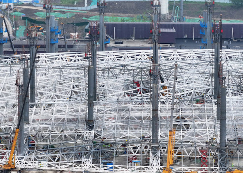 240小时 沪苏湖铁路上海松江站服务中心屋面钢结构桁架连续提升