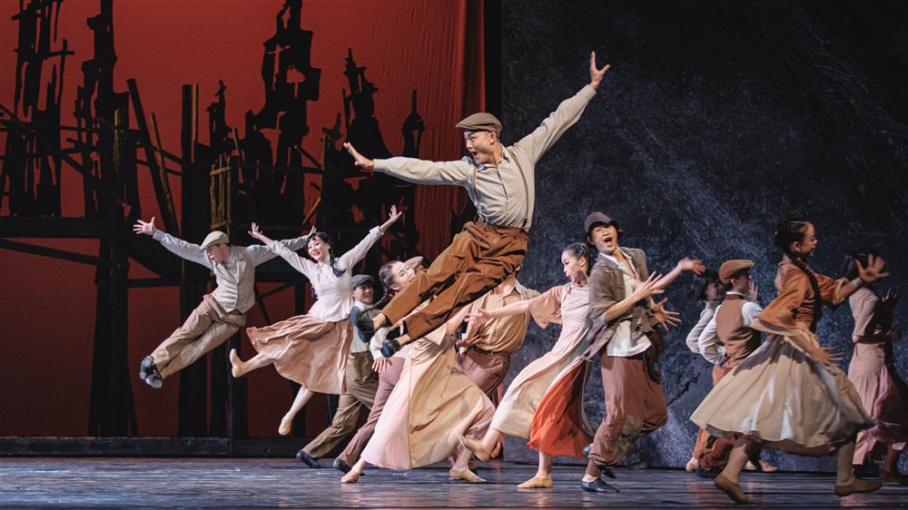 入围第十三届中国舞蹈“荷花奖”舞剧评奖终评的舞剧《热血当歌》剧照.jpeg 入围第十三届中国舞蹈“荷花奖”舞剧评奖终评的舞剧《热血当歌》剧照.jpeg