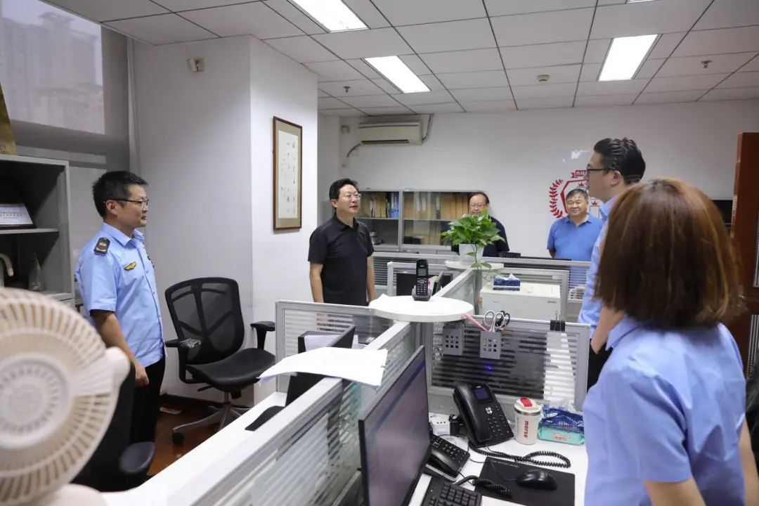 全市生态环境系统全力防御台风“贝碧嘉”.jpg 全市生态环境系统全力防御台风“贝碧嘉”.jpg