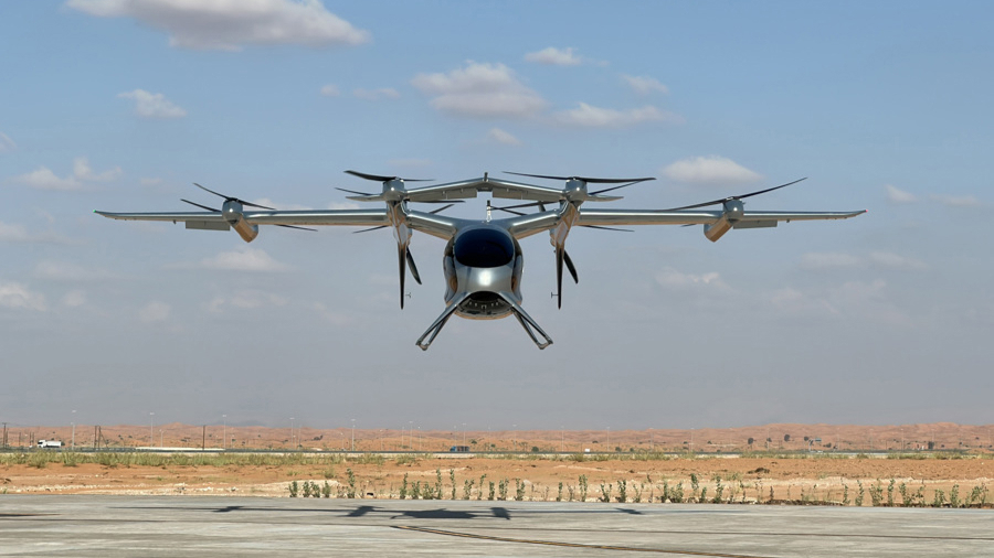2吨级eVTOL凯瑞鸥在阿联酋飞行。 受访者供图.jpeg 2吨级eVTOL凯瑞鸥在阿联酋飞行。 受访者供图.jpeg