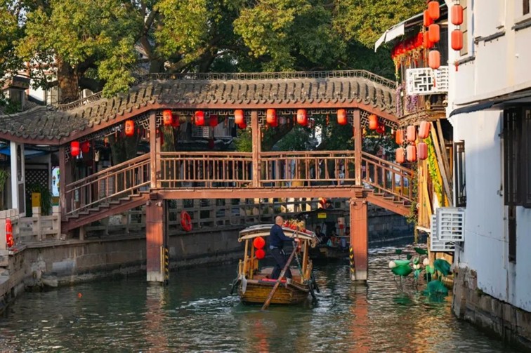 提一盏花灯入梦江南,来青浦用一场元宵灯海收官蛇年春节! 提一盏花灯入梦江南,来青浦用一场元宵灯海收官蛇年春节!