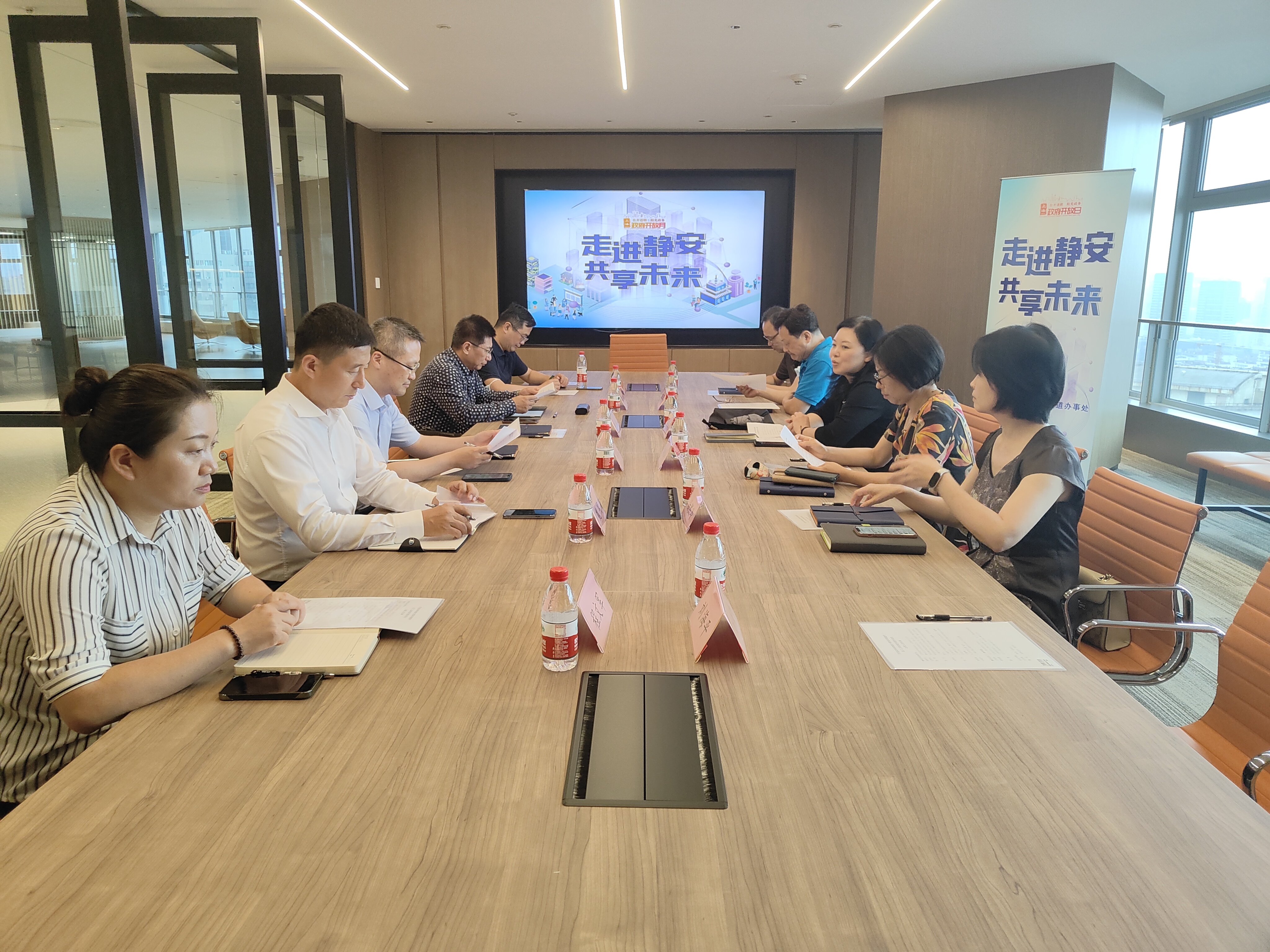 静安区石门二路街道召开座谈会听取公众代表对于辖区企业服务与发展建言献策.jpg 静安区石门二路街道召开座谈会听取公众代表对于辖区企业服务与发展建言献策.jpg