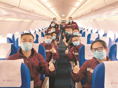 上海支援湖北医疗队首批返沪队员圆满完成任务 李强到机场迎接