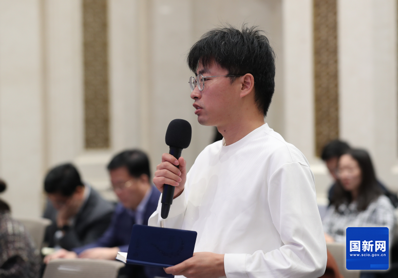 新黄河客户端记者提问（刘健 摄）.png