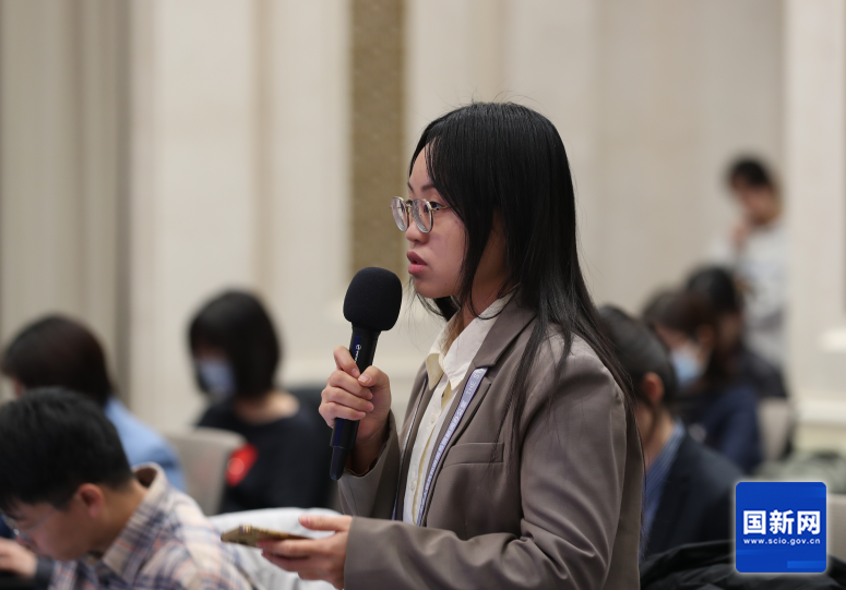 南方都市报记者提问(刘健 摄).png 南方都市报记者提问(刘健 摄).png