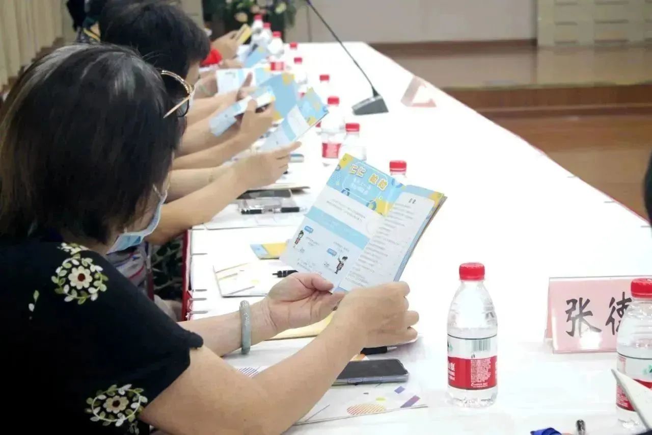 共建透明政务 共享发展成果——新泾镇社区事务受理服务中心政府开放月活动8.jpg