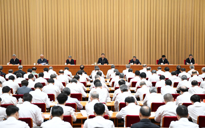 中共中央总书记、国家主席、中央军委主席习近平出席会议并发表重要讲话。中共中央政治局常委李强、赵乐际、王沪宁、蔡奇、丁薛祥、李希出席会议。新华社记者 谢环驰 摄.jpg