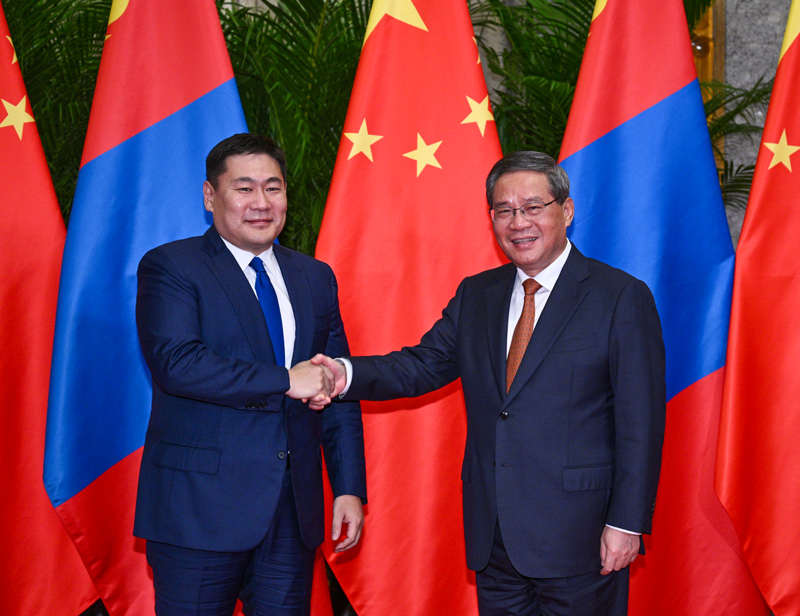 11月5日下午,国务院总理李强在上海会见来华出席第七届中国国际进口博览会的蒙古国总理奥云额尔登。新华社记者 李学仁 摄.jpg 11月5日下午,国务院总理李强在上海会见来华出席第七届中国国际进口博览会的蒙古国总理奥云额尔登。新华社记者 李学仁 摄.jpg