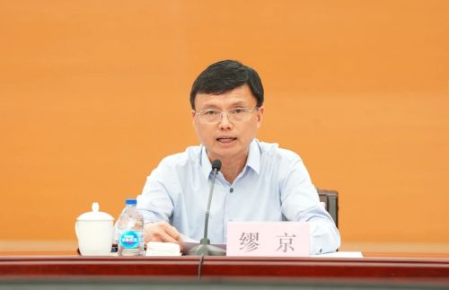20240729103328038823.jpg 区委中心组学习会举行1.jpg
