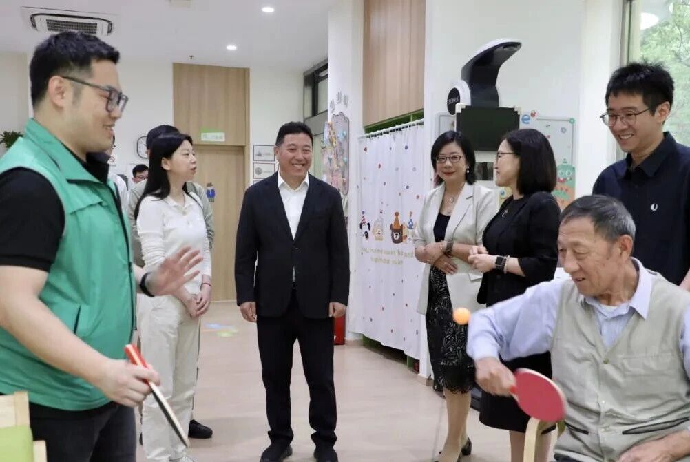 长宁区领导开展“敬老月”走访慰问1.jpg