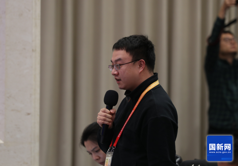 红星新闻记者提问（刘健 摄）.png