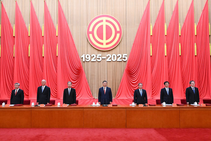 习近平、李强、赵乐际、王沪宁、蔡奇、丁薛祥、李希等出席大会。新华社记者 谢环驰 摄.jpg