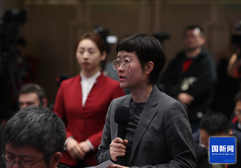 第一财经记者提问（刘健 摄）.png