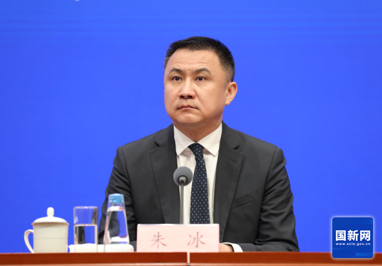 朱冰(徐想 摄).png 朱冰(徐想 摄).png