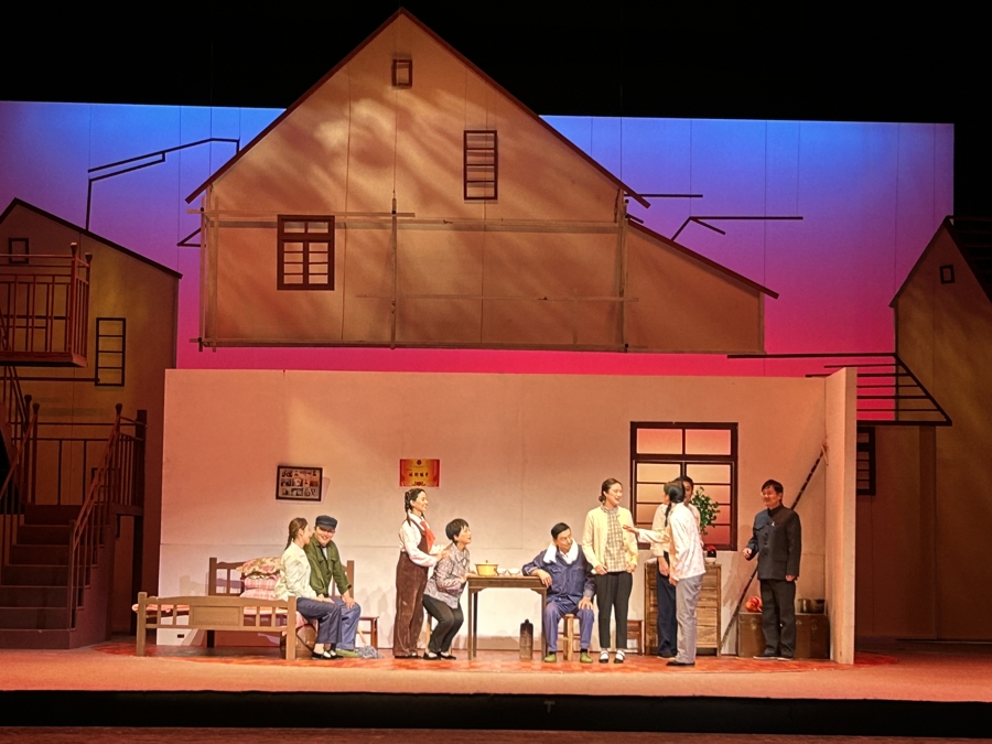 原创话剧《暖·光》剧照。 资料图片.jpeg