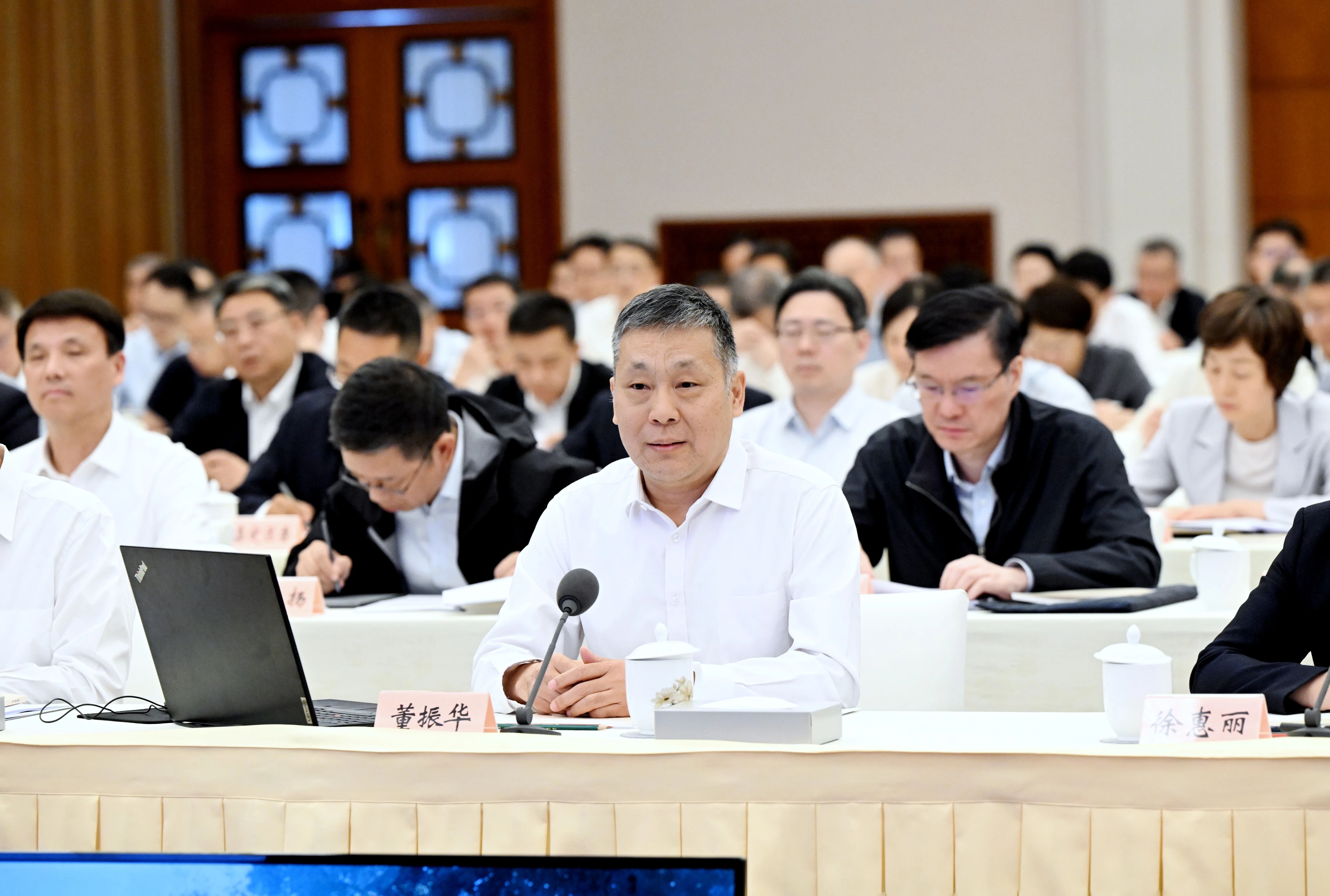中共中央党校科学社会主义教研部主任董振华作了辅导报告.jpg