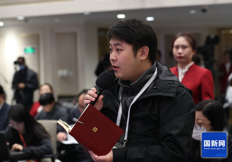 南方日报南方+记者提问（刘健 摄）.png