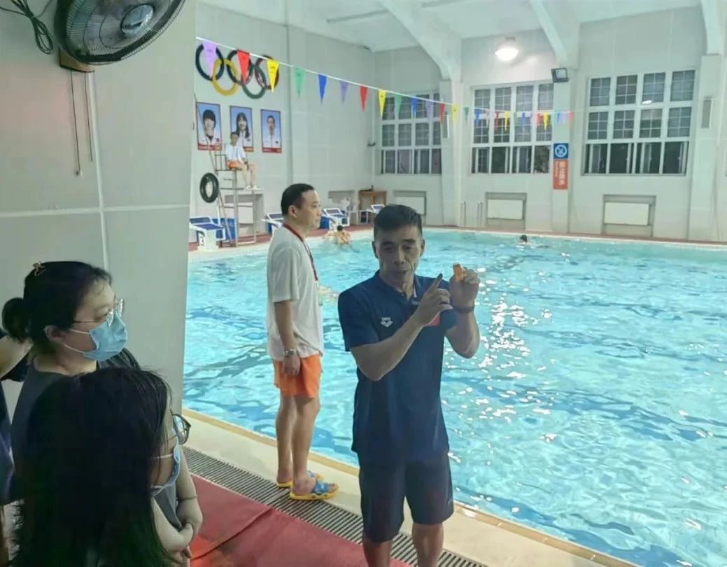 这群人走进长宁温水游泳馆,不为游泳而是……3.jpg 这群人走进长宁温水游泳馆,不为游泳而是……3.jpg