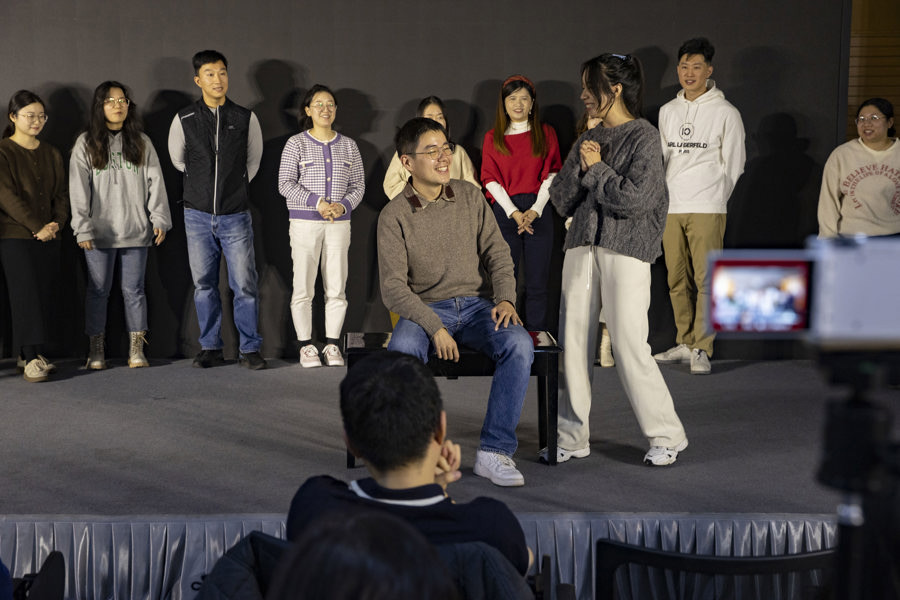 去年市民艺术夜校秋季班总校戏剧表演课上,年轻学员们享受表演带来的乐趣。资料图片.jpeg 去年市民艺术夜校秋季班总校戏剧表演课上,年轻学员们享受表演带来的乐趣。资料图片.jpeg