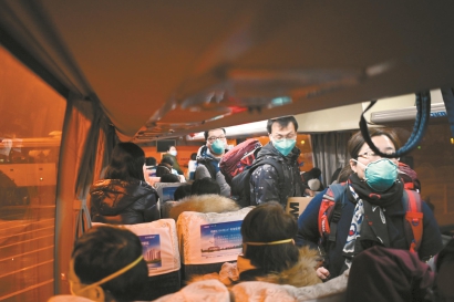 上海医疗队今天凌晨1时25分抵达武汉