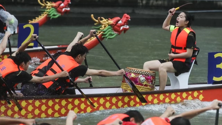 中国龙舟公开赛(上海·普陀站)上周末在苏州河上开桨.jpeg 中国龙舟公开赛(上海·普陀站)上周末在苏州河上开桨.jpeg