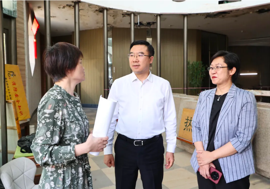 用心用情用力做好养老服务,虹口区领导走访调研养老服务机构建设