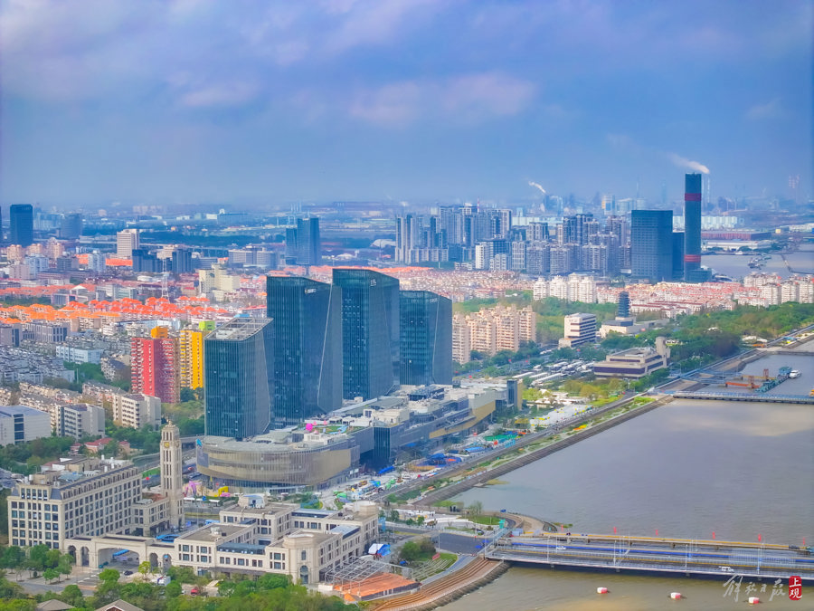 9月30日,全新升级的6公里宝山滨江岸线建成开放。记者 张海峰 摄 .jpg 9月30日,全新升级的6公里宝山滨江岸线建成开放。记者 张海峰 摄 .jpg