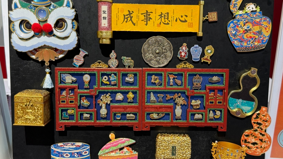 奉博闵博默契灵感引得不少观众跨两区打卡 一对孪生文创 双馆“梦幻联动”