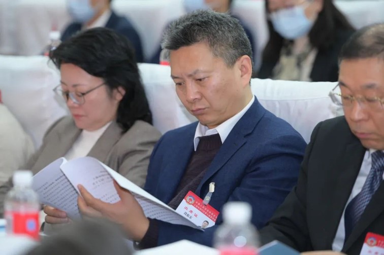 区政协七届四次会议开幕