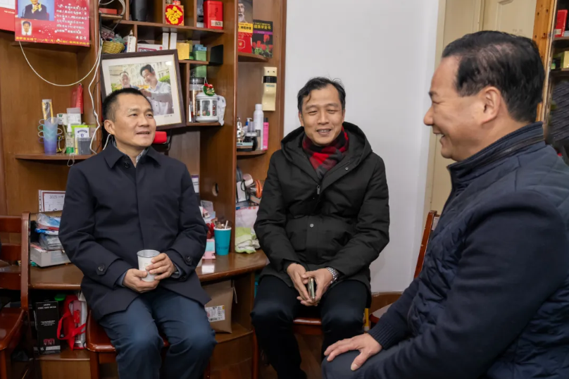 虹口区领导春节前走访慰问先进典型.png 虹口区领导春节前走访慰问先进典型.png