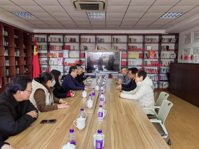 区委副书记、区长陈华文赴颛桥镇走访生物医药企业.jpg 区委副书记、区长陈华文赴颛桥镇走访生物医药企业.jpg