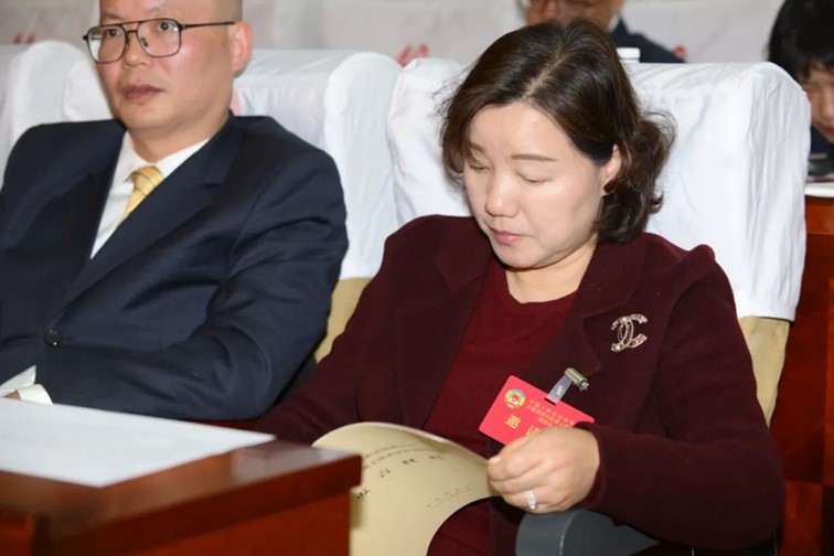 区政协七届四次会议开幕