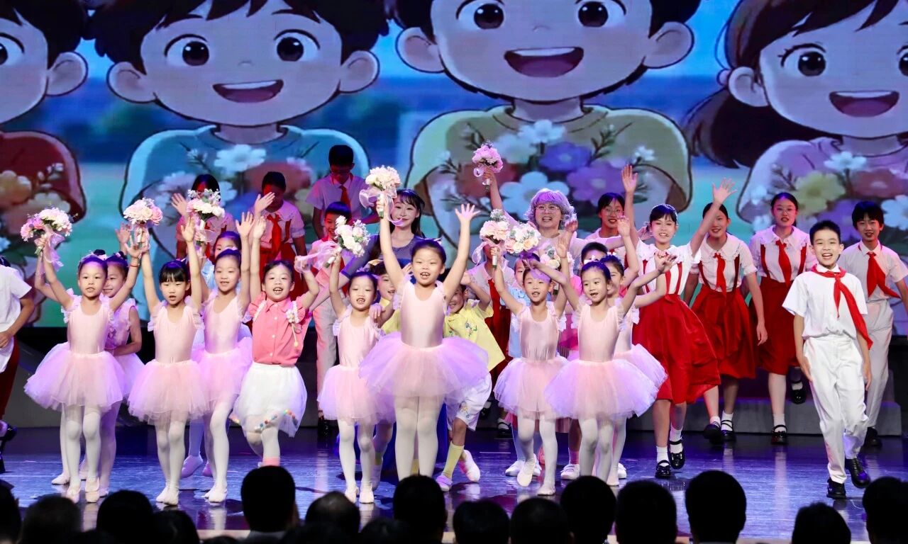 长宁区举办庆祝第42个教师节活动4.jpg