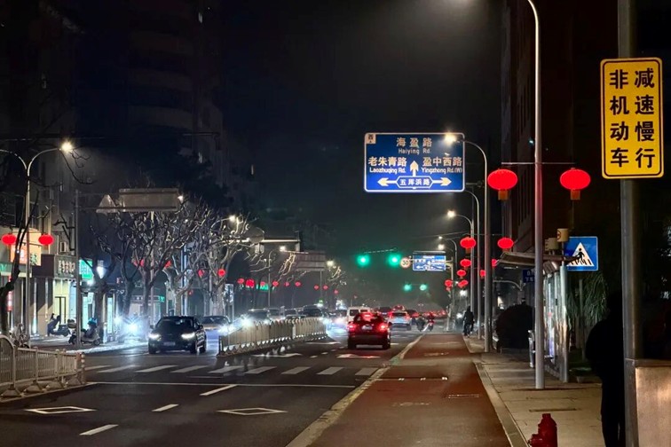 2100余盏红灯笼点亮青浦！2026年马年春节氛围感拉满，赏灯地图请查收→