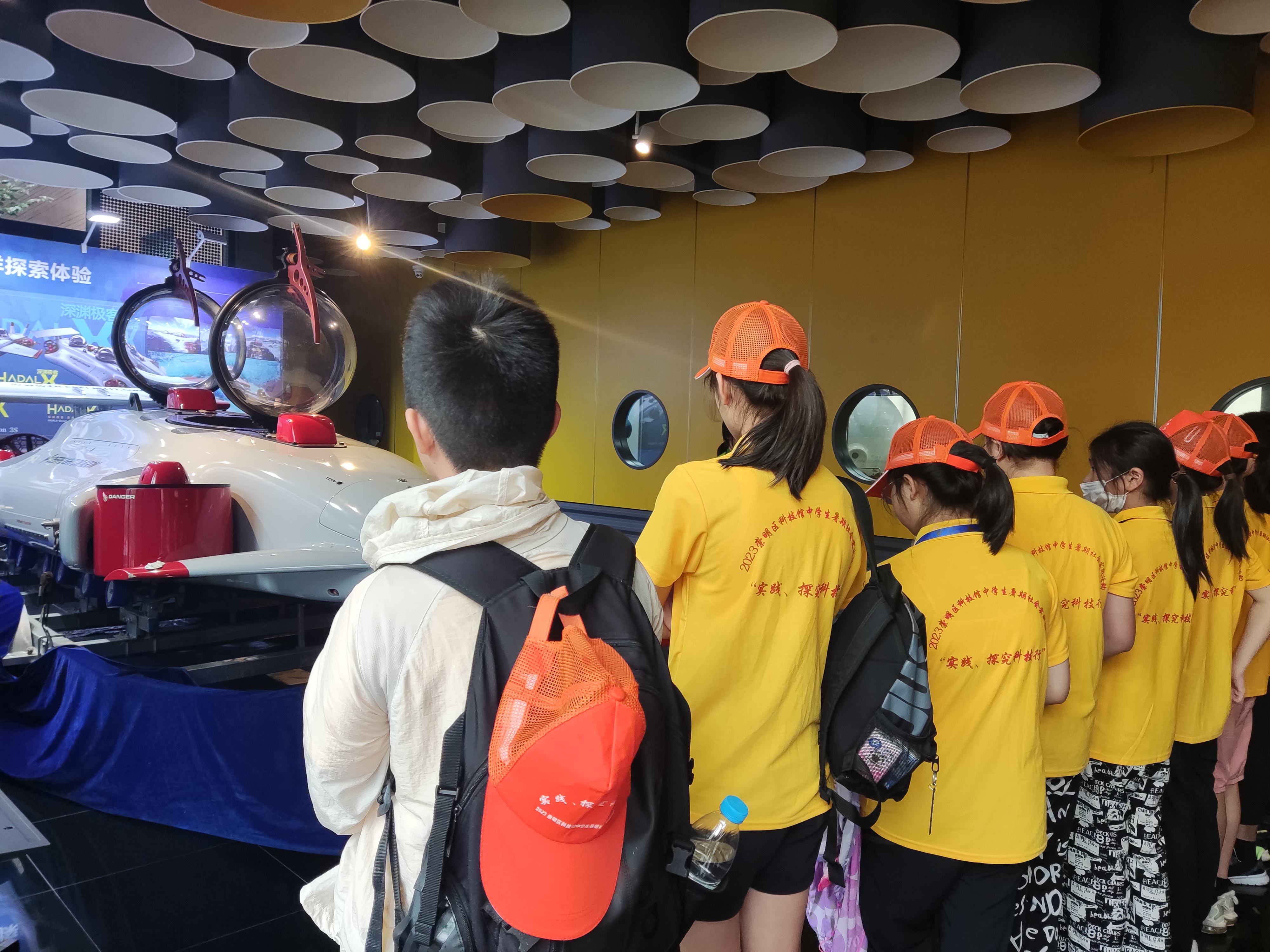 馆外活动-“彩虹鱼”科普基地.jpg 馆外活动-“彩虹鱼”科普基地.jpg