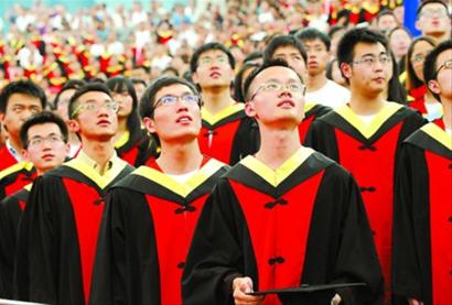 沪上十多万名应届生告别母校