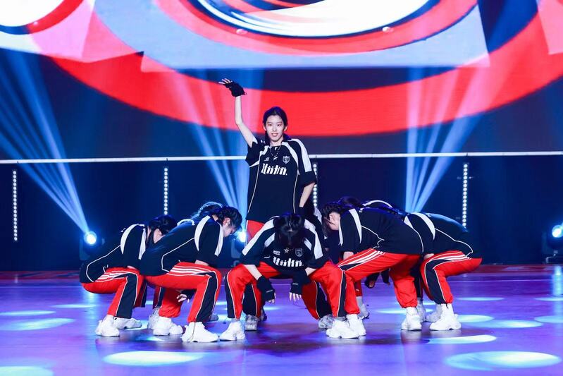 “解放日报杯”上海市学生健身操舞大赛展演现场.jpeg “解放日报杯”上海市学生健身操舞大赛展演现场.jpeg