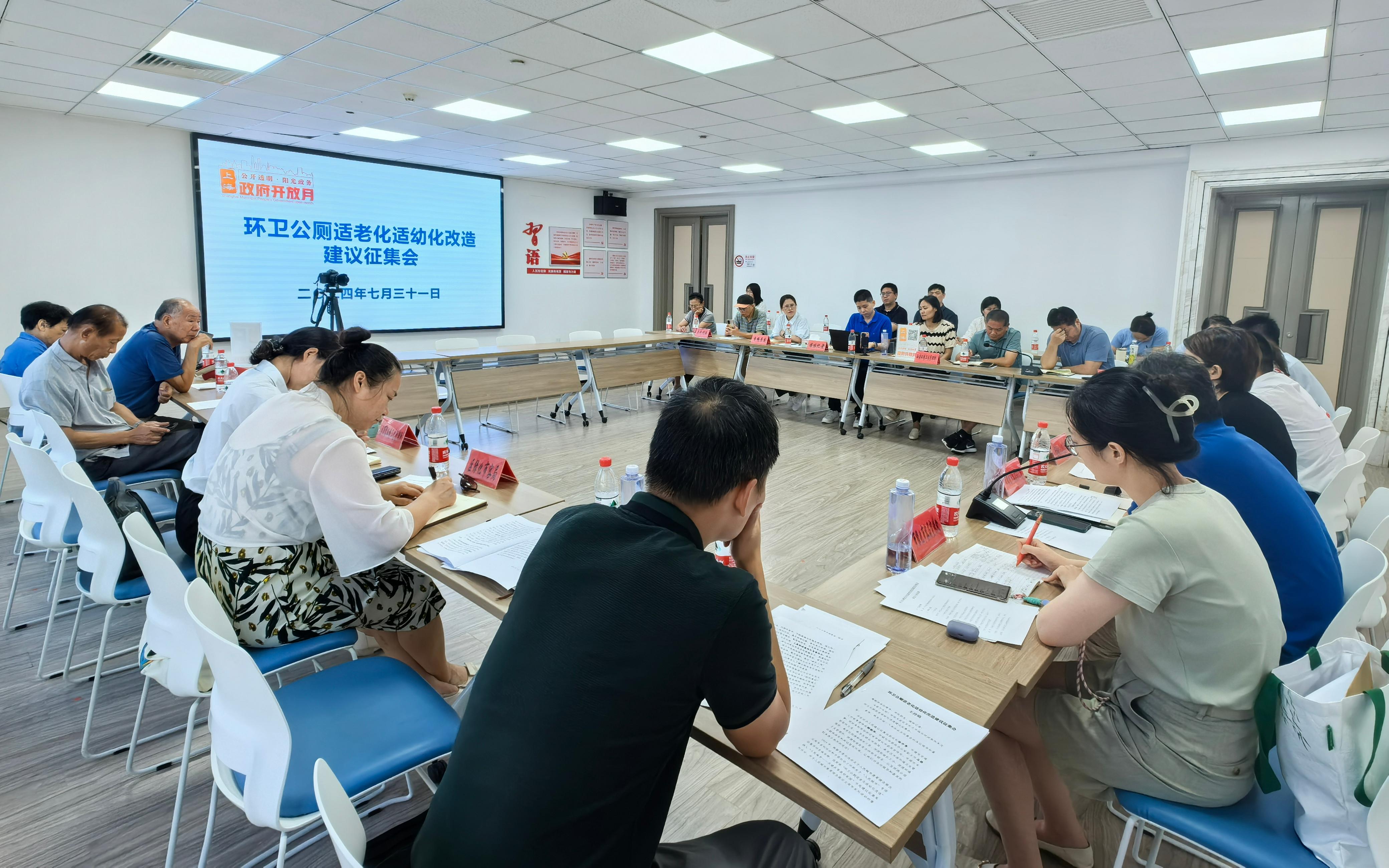 走进现场 共谋发展——市质监中心开展“政府开放月”活动2.jpg